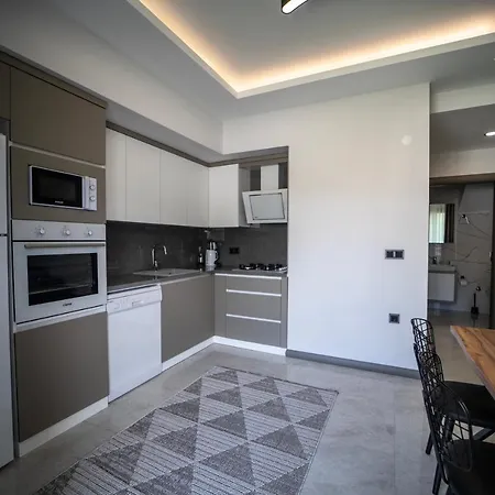 מלון דירות Artan 4*